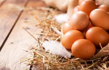 „Nie jedz więcej niż 2 jajka tygodniowo”. Obalamy mity na temat jajek