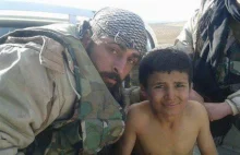 ISIS zamordowało chłopca na oczach rodziców.