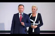 Zakłócone przemówienie pary prezydenckiej w liceum w Gdyni. Gwizdy i...