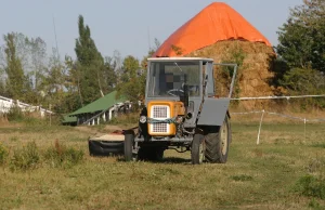 Zmarł, kosząc trawę w upalny dzień. W kabinie mogło być nawet 70 stopni