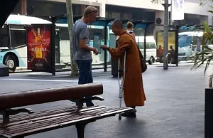 Fałszywy mnisi buddyjscy naciągają ludzi na ulicach Sydney