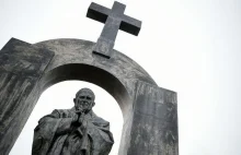Francja: Pomnik Jana Pawła II zostanie przeniesiony