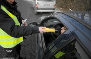 Chcieli odwołać radnego PiS za jazdę po pijanemu. Koledzy obronili go Ewangelią