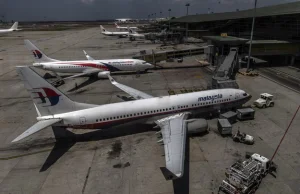 FBI zbada dyski z komputerów pilotów Boeinga 777