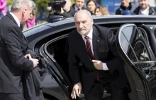 Macierewicz poza rządem, ale nadal będzie miał przywileje. Które sam sobie nadał