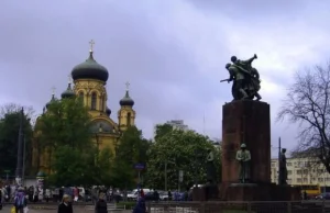 Pomnik 'Czterech Śpiących'. Symbol sowieckiej dominacji wraca na ulice stolicy