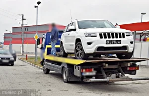 Awantura o samochód! Rodzina okupuje pojazd znajdujący się na lawecie!