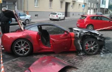 Ferrari w ogniu w centrum Warszawy