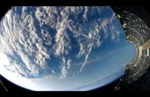 Nagranie z powrotu na Ziemię rakiety Falcon 9 - "Falling Back to Earth"