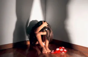 MACRON SPRZYJA PEDOFILOM: Nowe francuskie prawo zezwala na seks z dziećmi