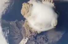 Erupcja wulkanu (widok z kosmosu)