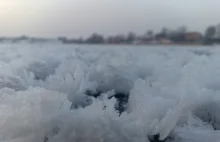Ciekawe zjawisko na powierzchni lodu