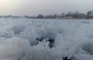 Ciekawe zjawisko na powierzchni lodu