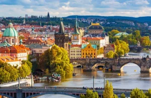 Praga dołącza do walki z masową turystyką. Chcą ograniczenia Airbnb