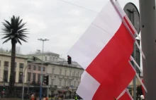 Warszawa. Niemcy znieważyli biało-czerwoną flagę