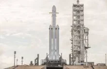 Firma SpaceX pokazała rakietę Falcon Heavy na nowym wideo