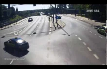 Rowerzysta na czerwonym świetle. Wypadek w Olsztynie.