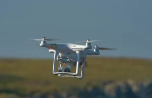 Technologia zaskakuje. Dron dostarczył przesyłkę do więzienia