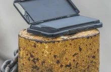 Sunny Case – obudowa z rozkładanym panelem solarnym