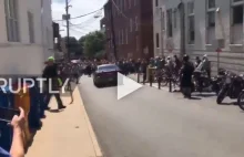 Protestujacy zaatakowali auto kierowcy z Charlottesville [ENG]