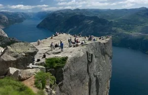 Punkt widokowy w Norwegii - 604 m. wysokości