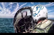 Widok kokpitu na start katapulty z myśliwcem F / A-18