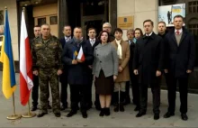 Piękny gest Ambasady Ukrainy. Dyplomaci śpiewają Hymn Polski