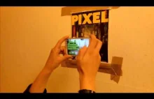 Klasyczna gra Arkanoid w rozszerzonej/wirtualnej rzeczywistości na telefonie