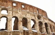 Koloseum w Rzymie nie wytrzymuje mrozów - rozpada się
