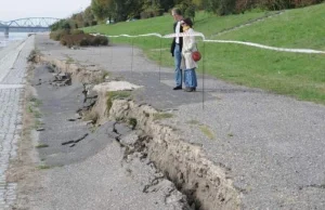 Osunął się fragment Bulwaru Filadelfijskiego w Toruniu