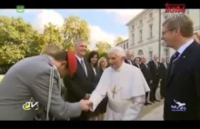Skanaliczne powitanie papieża przez schizmatyzujących kardynałów