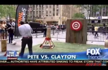 Host Fail: Fox News Gospodarz rzuca siekierą i przypadkowo uderza perkusistę!