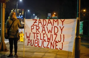 Demonstrujący pod TVP tracą pracę. Polska to państwo prześladowań