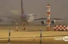 Lądowanie A380 przy bardzo silnym wietrze