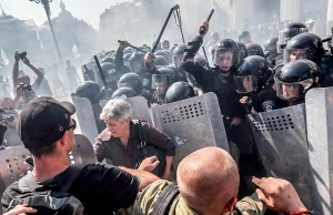 Zamieszki przed parlamentem w Kijowie. Około 100 rannych i jeden zabity