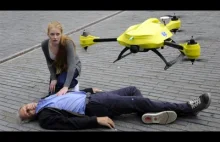 Dron ambulans. Alec Momont stworzył drona wyposażonego w kamerę i defibrylator.