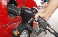 Rząd winduje ceny paliw. Ropa najtańsza od sześciu lat, a cena benzyny...