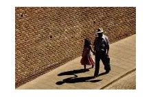 Dziadek pomylił wnuczki, bo słabo widzi