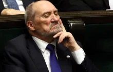 Macierewicz kapituluje. 10 kwietnia nie będzie nawet "raportu technicznego"