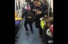 Jak sobie zorganizować miejsce siedzące w metrze.