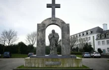 Francuska Rada Stanu nakazała usunięcie krzyża z pomnika Jana Pawła II