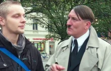 Aktor przebrany za Hitlera przez miesiąc jeździł po Niemczech