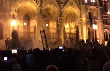 Węgry tłum idzie na parlament