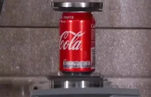 Prasa hydrauliczna kontra puszka Coca-Coli