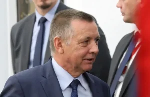 Marian Banaś w Sejmie. Nie odpowiedział na żadne pytania dziennikarzy