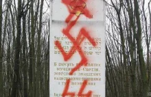 nieznani sprawcyzbezcześcili pomnik pamięci żydowskich ofiar w okolicy Tarnopola