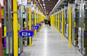 Amazon podnosi pensje w Polsce. Zapłaci minimum 14 zł za godzinę.