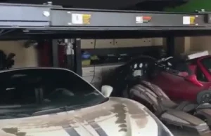 Garaż pełen drogich aut zalany na Florydzie