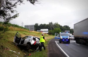 ZDJĘCIA] Wypadek na Warszawskiej. W szpitalu zmarła 26-letnia kierująca