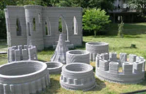 Na drukarce 3D wydrukował zamek z betonu, który stanął w ogrodzie (WIDEO)